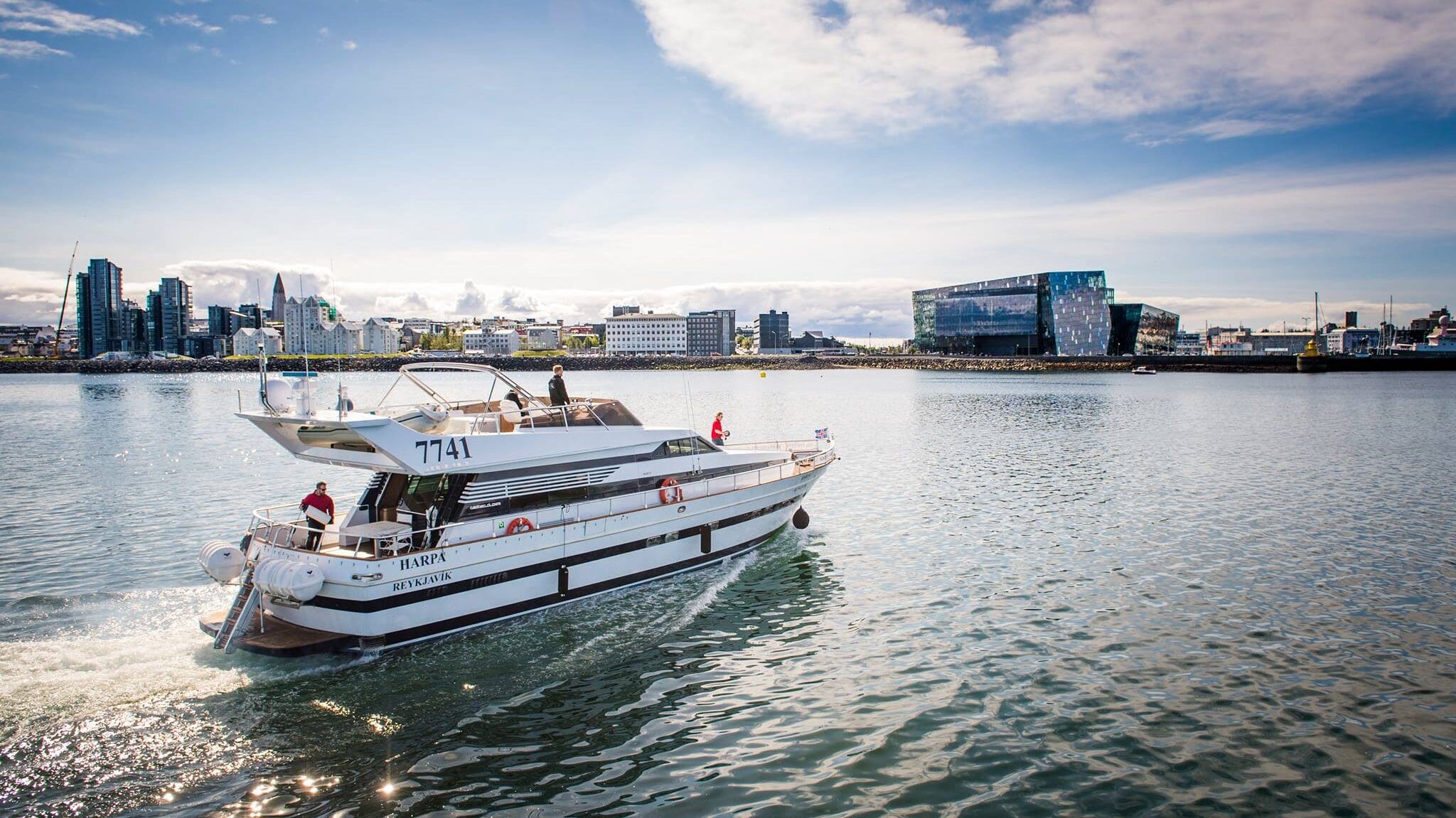 whale_watching_boat_heading_towards_reykjavik